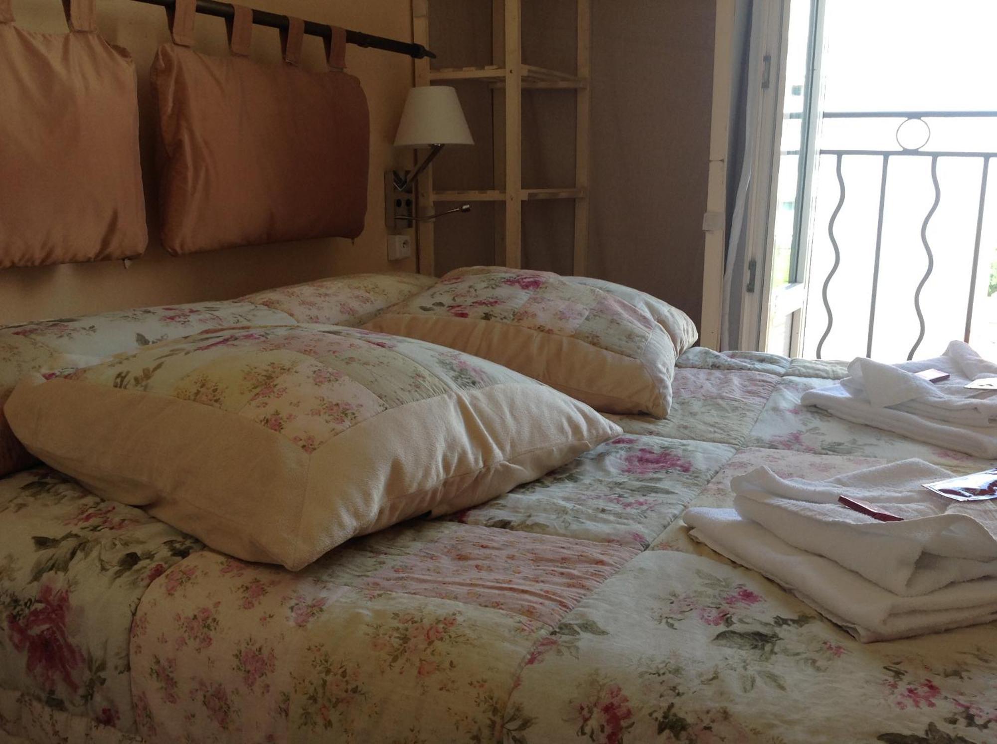 Boutique Hotel Couleurs Suds Канни Номер фото